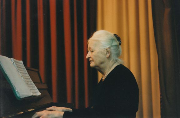 gaby piano grande_petite